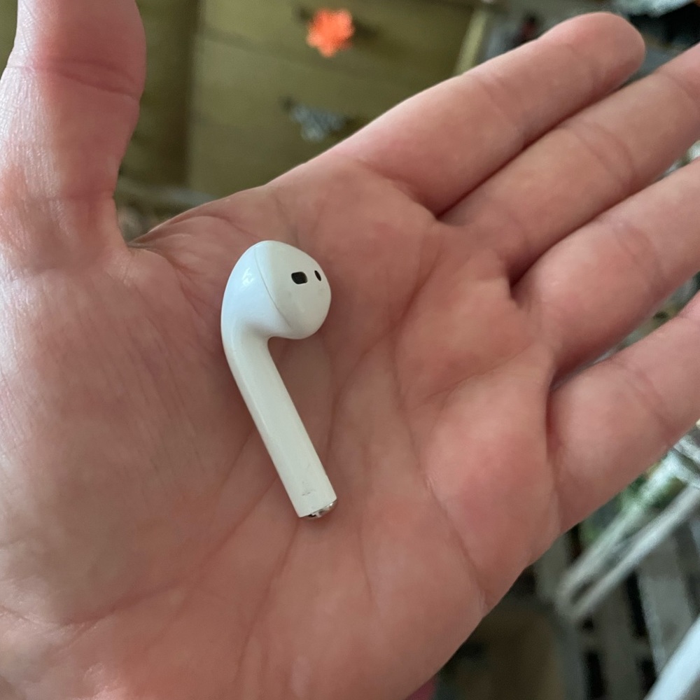 Left AirPod 2nd GEN
